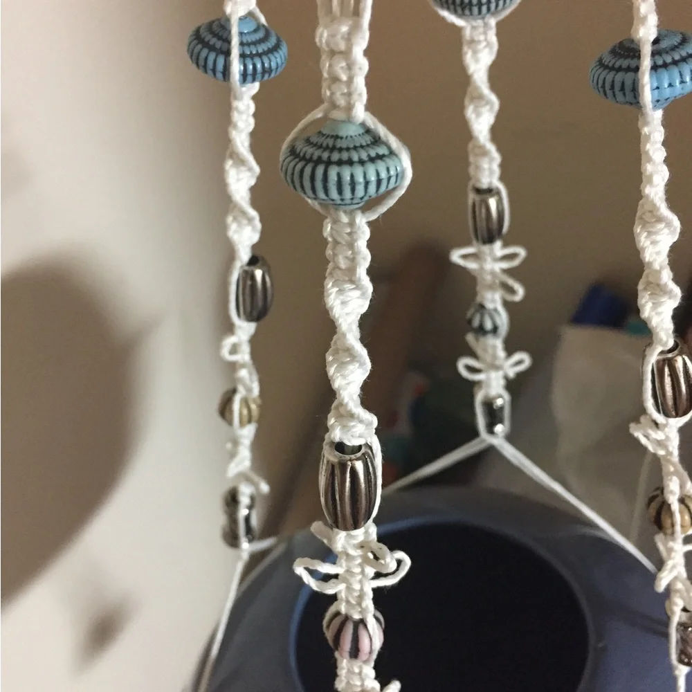 Macrame plant hanger - Picture 1 of 2